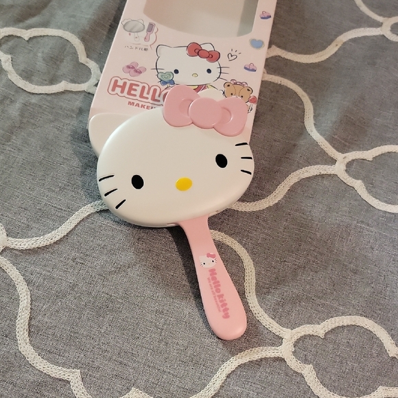 Hello Kitty White and Pink Handheld Mirror - Picture 2 of 9